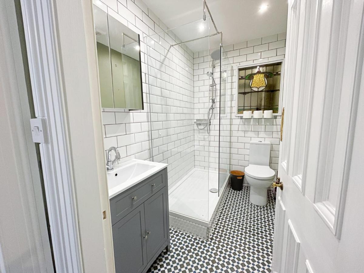 1 Bed Character Filled Glasgow Apartment Extérieur photo
